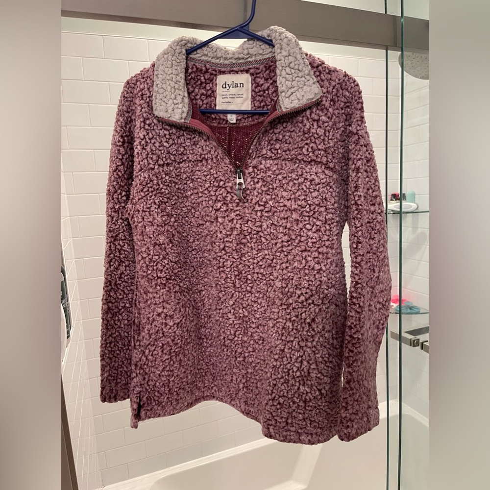Comfy pink sweatshirt. Dylan. Size medium.